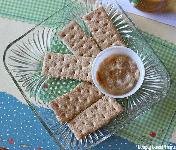 Peanut Butter Applesauce Dip + Back to School Snack with Mott's® Simply Sweet Home